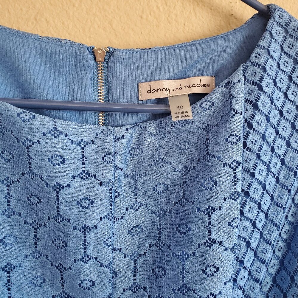 Elegant Blue lace dress - Picture 2 of 5